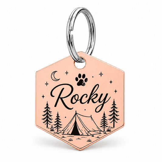 Rosé gouden hexagon hondenpenning camping, gegraveerd met naam